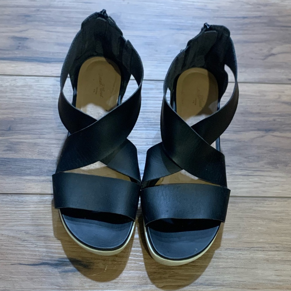 Universal Threads Black Strappy Women's Sandals 9.5